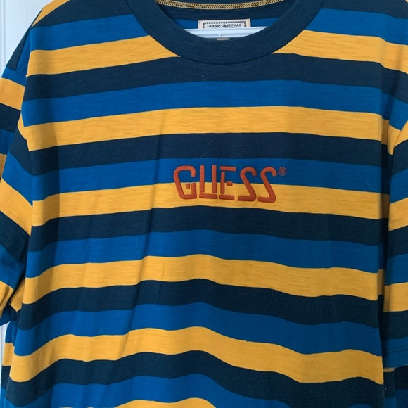 GUESS vintage Tee - Picture 3 of 3